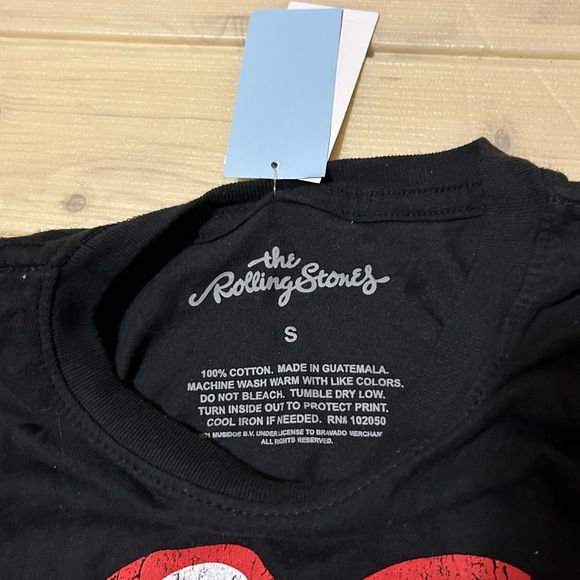 Women’s short sleeve Rolling Stones NWT - Picture 2 of 4